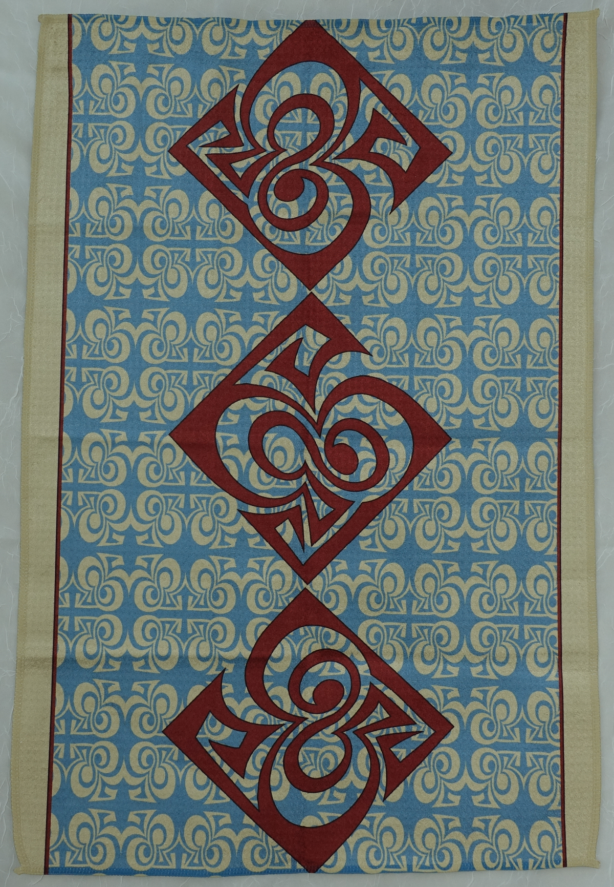 This super absorbent kitchen waffle towel measures 16x25! All four sides have a Serge edge, The towel is extra-large and thick for cleaning up around the kitchen. Love how the doodle pattern along with the doodle is used in this design. Upgrade your kitchen decor with this original geometric doodle pattern and design. And say goodbye to the standard flower and animals prints that are currently available in the markets today. the geometric modern doodle design make this a great gift for all your chefs,