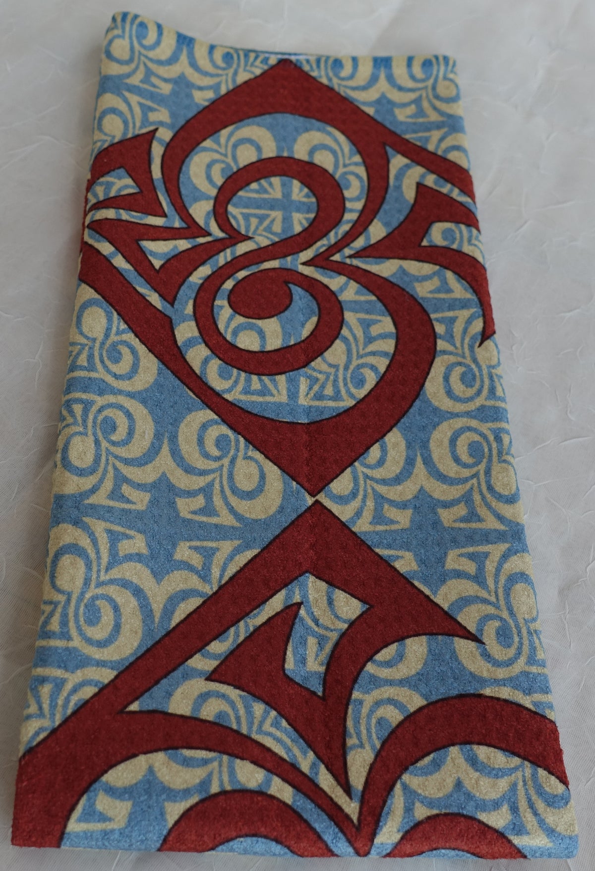 This super absorbent kitchen waffle towel measures 16x25! All four sides have a Serge edge,  The towel is extra-large and thick for cleaning up around the kitchen.  Love how the doodle pattern along with the doodle is used in this design.  Upgrade your kitchen decor with this original geometric doodle pattern and design. And say goodbye to the standard flower and animals prints that are currently available in the markets today.  the geometric modern doodle design make this a great gift for all your chefs, 