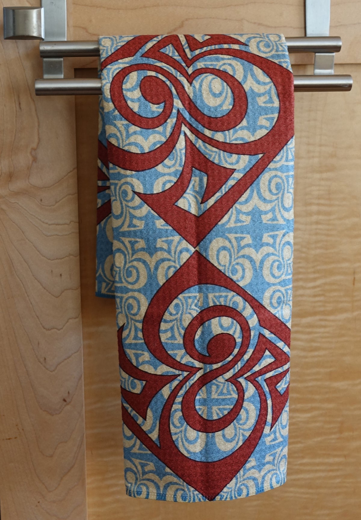 This super absorbent kitchen waffle towel measures 16x25"! All four sides have a Serge edge. The towel is extra-large and thick for cleaning up around the kitchen.  Upgrade your kitchen decor with this original geometric doodle pattern and design. And say goodbye to the standard flower and animals prints that are currently available in the markets today.  the color combination and the geometric modern doodle design make this a great gift for all your chefs, male or female! so pick up your gift today.